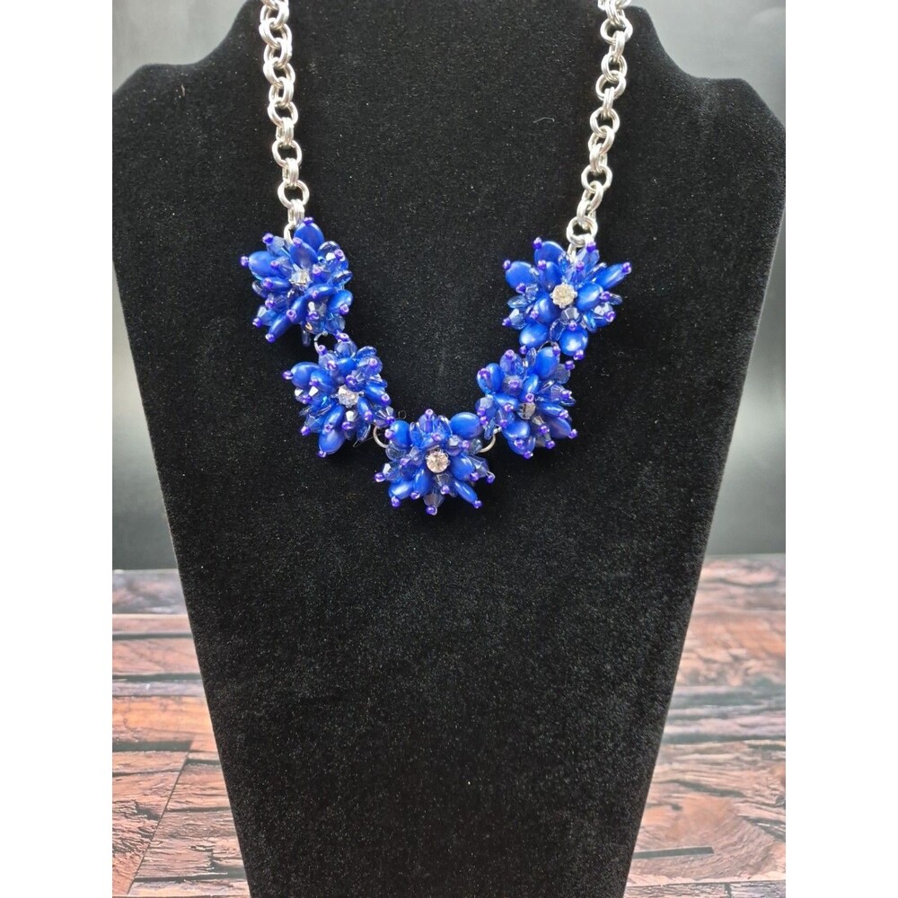 Vtg Lucite Flower Cluster Necklace Blue Crystal‎ Silver Tone 17–19" Cottagecore - Picture 3 of 14
